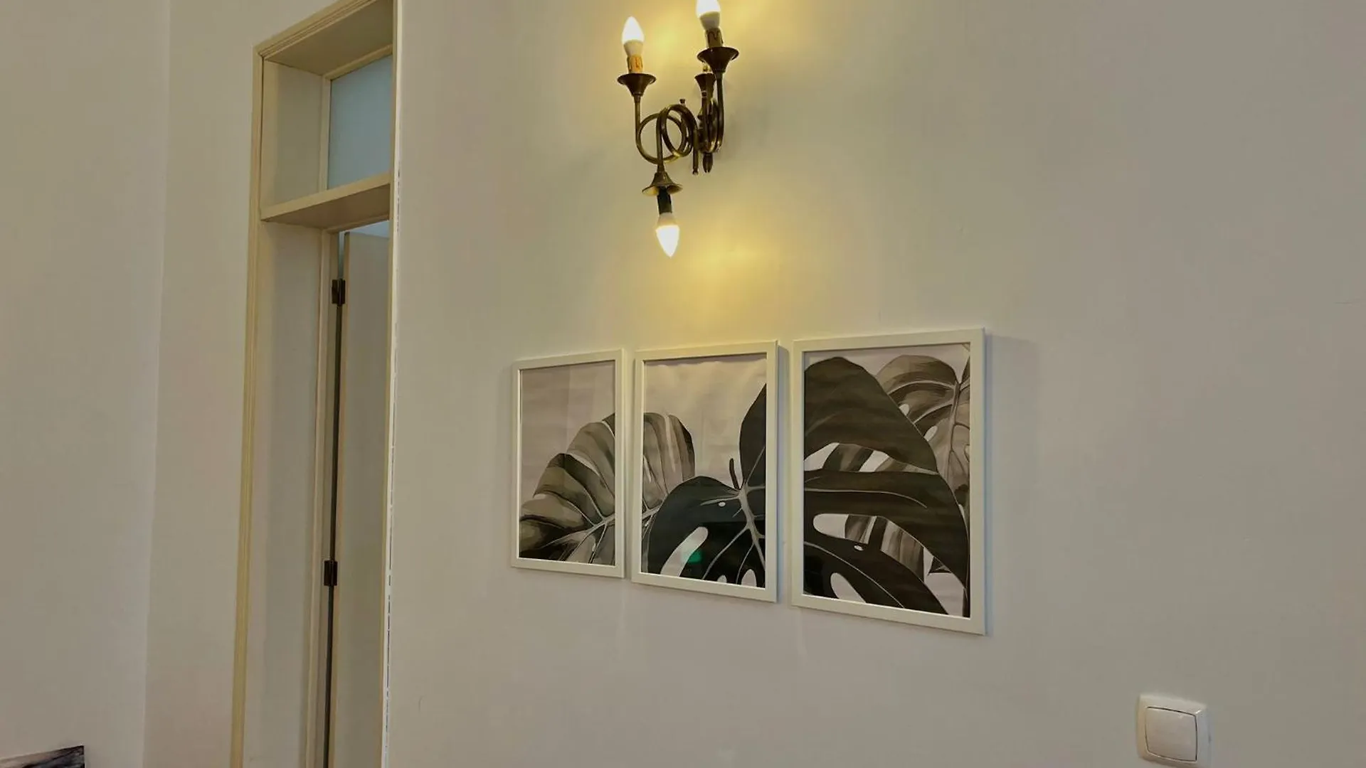 Apartment 3 Bedroom, 2 Bathroom - Palma Residence Lisbon