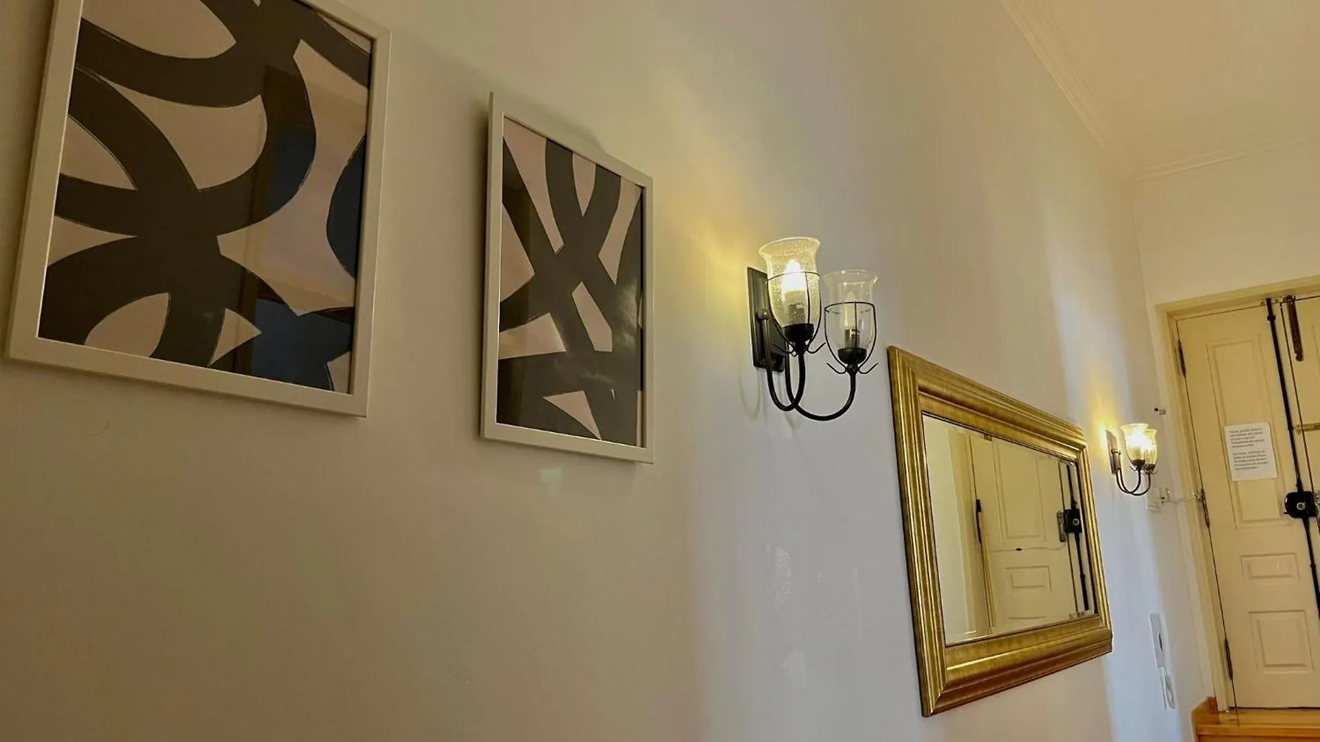 Apartment 3 Bedroom, 2 Bathroom - Palma Residence Lisbon