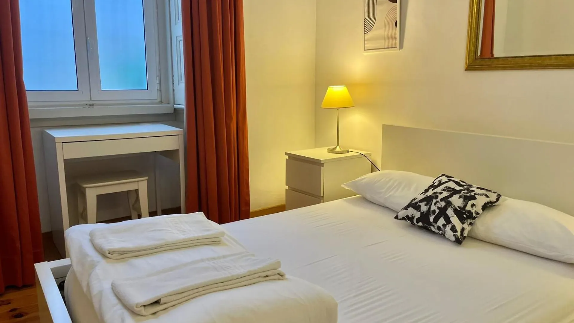 Apartment 3 Bedroom, 2 Bathroom - Palma Residence Lisbon