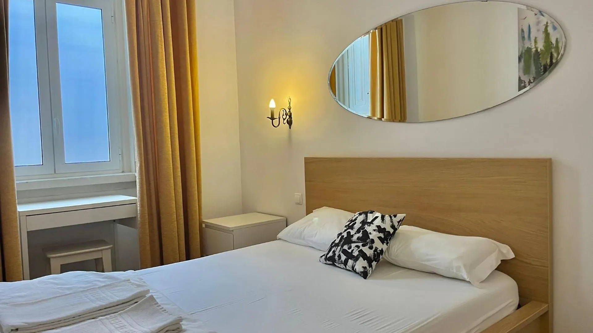 3 Bedroom, 2 Bathroom - Palma Residence Lisbon Apartment