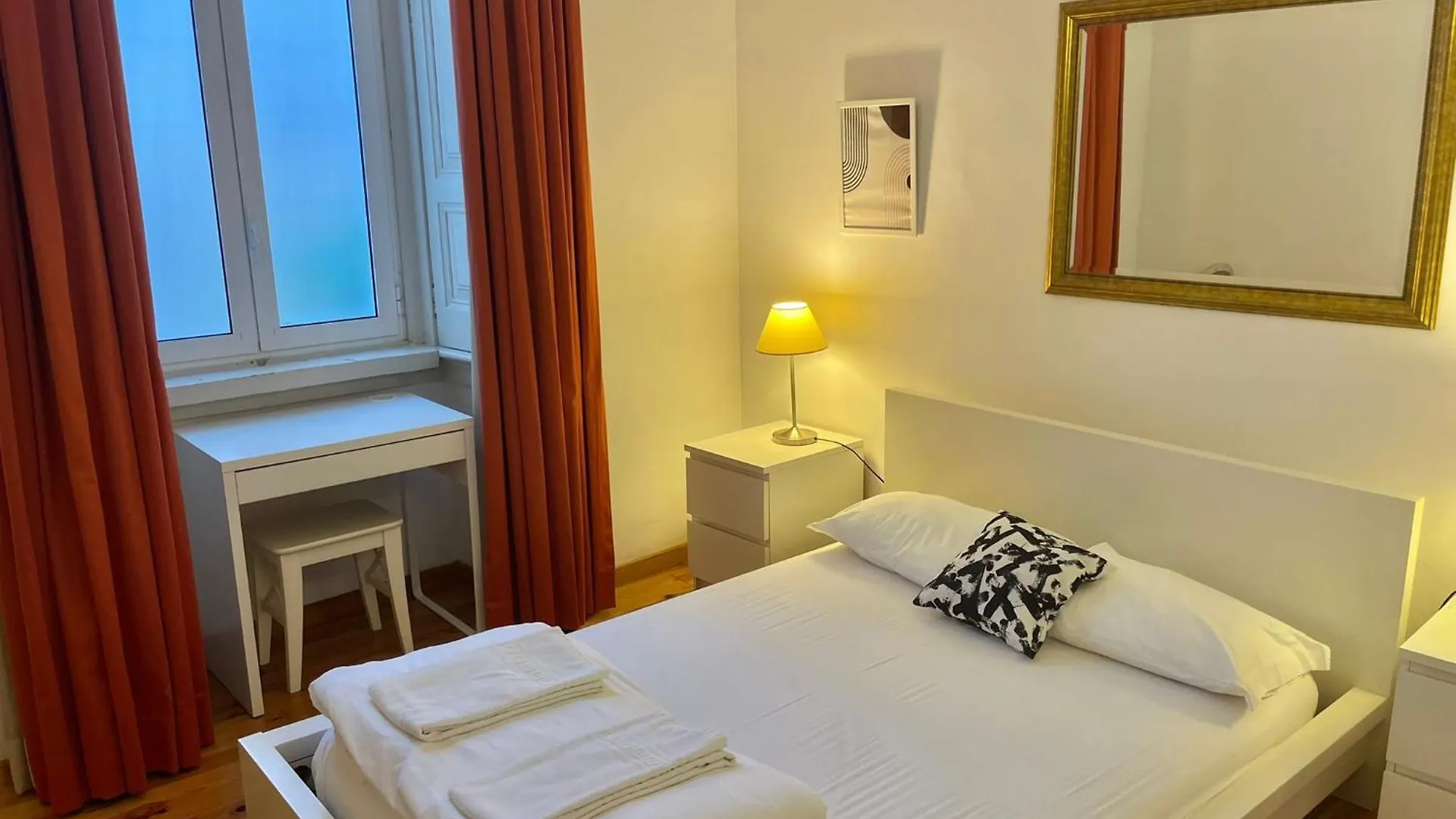 3 Bedroom, 2 Bathroom - Palma Residence Lisbon